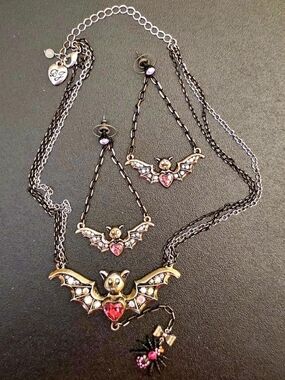 Vintage Betsey Johnson Creepy Critters Bat & Spider Necklace & Earrings Rare
